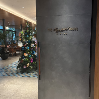 12月ならではのクリスマスツリーあり