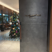 12月ならではのクリスマスツリーあり