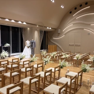 新郎新婦との距離も近く、椅子の数も融通がききます。