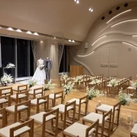 新郎新婦との距離も近く、椅子の数も融通がききます。