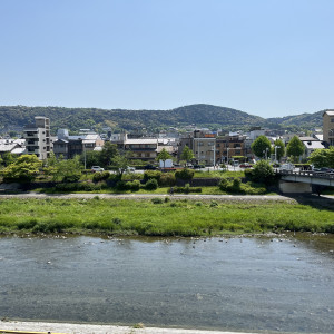 挙式会場横のテラスからの光景|748463さんのFUNATSURU KYOTO KAMOGAWA RESORT（登録有形文化財）の写真(2438025)