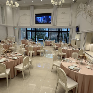 白を基調とした可愛い雰囲気の会場です。|748478さんのアルカンシエル luxe mariage 大阪（アルカンシエルグループ）の写真(2438172)
