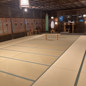 四柱神社の神前式の場所（拝殿の中）