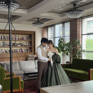待合室は和やかな雰囲気でゲスト同士の顔がよく見えます