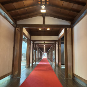 雨の日はこの回廊を歩きます。|748745さんの乃木神社・乃木會館の写真(2446519)