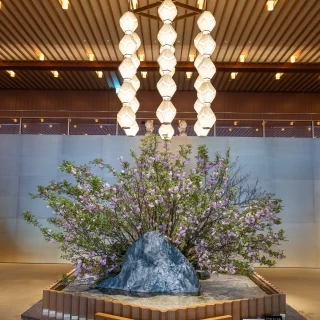 毎回季節ごとに変わるロビーのお花