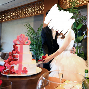 ケーキ入刀|748760さんのNIHO -Dramatic scene wedding-（ニホ ドラマティックシーンウエディング）の写真(2440747)