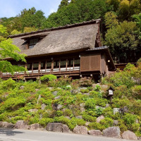 披露宴会場　茅葺き屋根