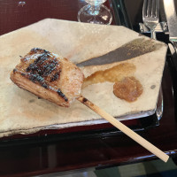 ひとつひとつ焼き立てを持ってきてくれます。これは鶏もも。
