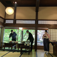 披露宴中
鳥を目の前で焼いてくれる。いい匂いに期待も膨らみま