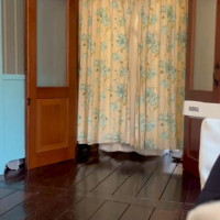 2階の控え室から式場をつなぐドア
