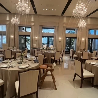 披露宴会場。ナチュラルな雰囲気。