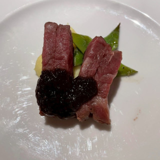 国産牛ロースの網焼き　玉ねぎのバルサミコソース