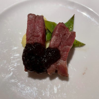 国産牛ロースの網焼き　玉ねぎのバルサミコソース