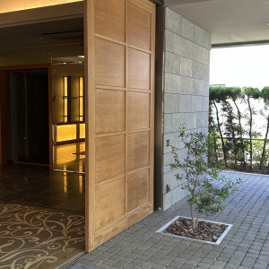 披露宴会場ある建物の入り口|748831さんのグランドプリンスホテル大阪ベイの写真(2474341)