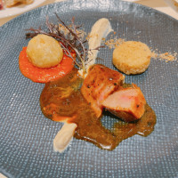 国産牛フィレ肉のステーキとミートパイ
焼きリゾット添え