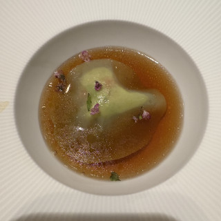 直接スープを席で注いでくれるスタイルで特別感がありました