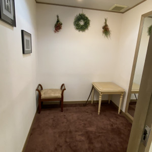 ゲスト着替え用の部屋|748960さんのプリティチャペル大宮（エグリーズ　ドゥ　葉山庵）の写真(2442297)
