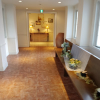 チャペル前の待合の椅子