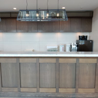 披露宴までの待合スペースのバーカウンター