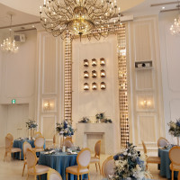 青を基調とした会場