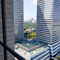 ビルの隙間から大阪城が見える部屋