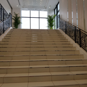 チャペルに続く階段
集合写真をとる場所|748965さんのル・センティフォーリア大阪(クラウディアホールディングスグループ)の写真(2535477)