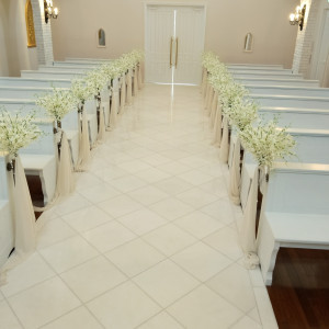 バージンロードも白色となっている。|748965さんの18（アンウィット）Produced by Casa d' Angelaの写真(2535673)