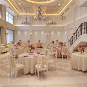 ピンクと白を基調とした部屋全体の雰囲気|748965さんのル・センティフォーリア大阪(クラウディアホールディングスグループ)の写真(2535473)