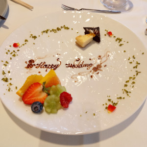 シェフからのウェディング用デザート|748965さんのル・センティフォーリア大阪(クラウディアホールディングスグループ)の写真(2535430)