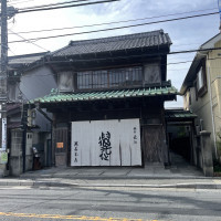 立派なのれんをくぐって中に入ります