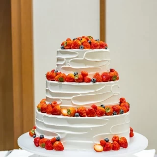 ウェディングケーキ。20種類くらいから選べます。