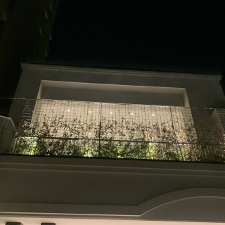 挙式会場から出て下から見た場所