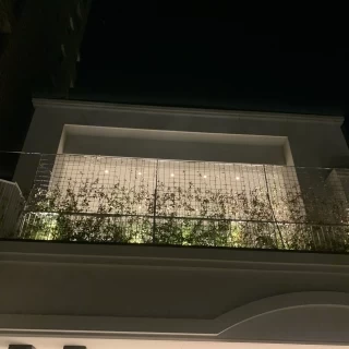挙式会場から出て下から見た場所