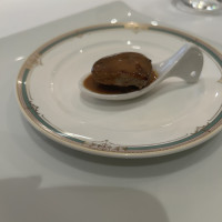 フォアグラに味噌ベースのソースをかけて試食しました。