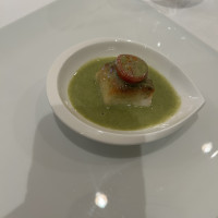 お魚に特製ソースをかけたもの。ソースが美味しかった。