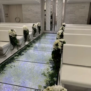 花やグリーンは備え付けのもので変更なしにしました