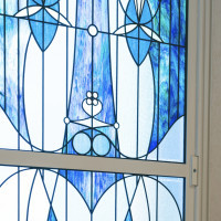 チャペル前のお部屋にはステンドグラスがありとても素敵です