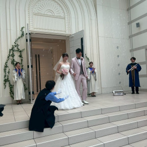 チャペルとガーデンの境い目|749217さんのノートルダム盛岡/FIVESTAR WEDDINGの写真(2444256)