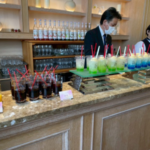 ウェルカムパーティーでは色々な飲み物を楽しんでいただけて良か|749248さんのアニヴェルセル白壁の写真(2444498)