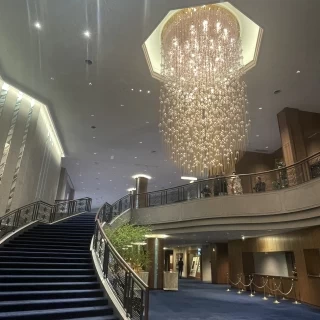 明治記念館入ってすぐのロビーです。