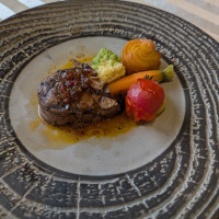 披露宴後にレストランで出来立ての料理を食べられます