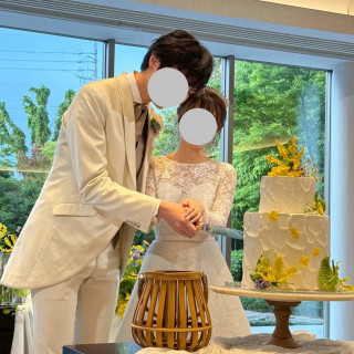 会場の装花に合わせた飾り付けのケーキがとても可愛かったです。