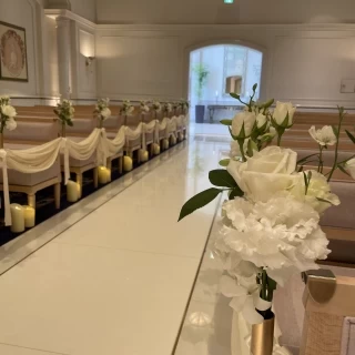 当日はここでフラワーシャワーもある中歩きました。