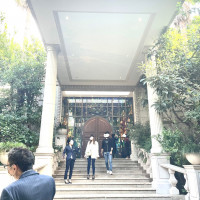 チャペル前の階段(フラワーシャワー有り)