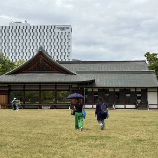 西の丸庭園から見た披露宴会場