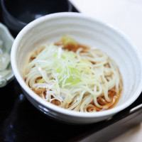 〆に、県内産のソバ