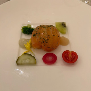 前菜のサーモンのマリネ