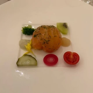 前菜のサーモンのマリネ