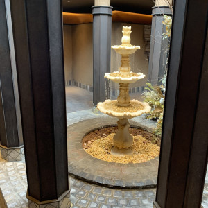 披露宴会場の通路|749746さんのプリムローズ/FIVESTAR WEDDINGの写真(2447073)